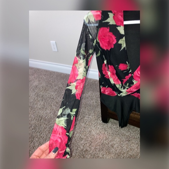 🌹Windsor bodysuit.🌹 - Picture 3 of 4